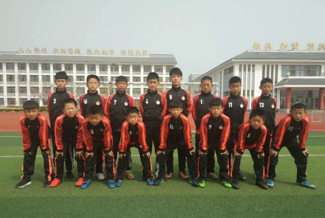 滨州市第三届“向尚运动·市长杯”校园足球联赛——北城受田小学男甲、女甲双双获得小组赛第一名顺利出线，挺进16强