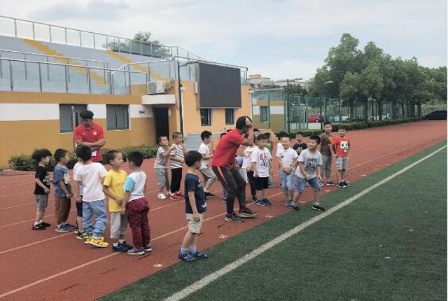 南翔小学一年级校园足球队正式起航