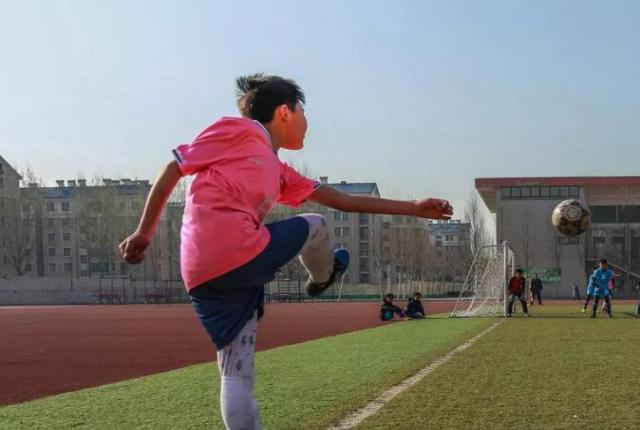 “全国青少年校园足球特色学校”足球联赛火爆进行中