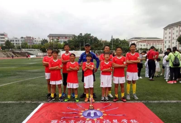 丽江娃娃拿下云南省青少年校园足球联赛冠军!